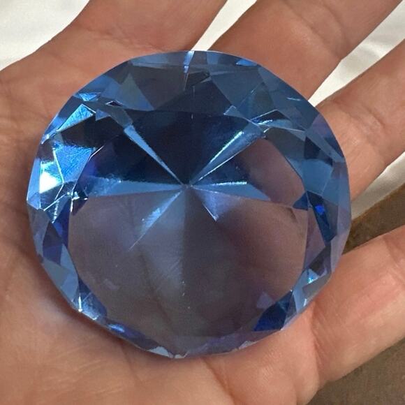 Paper weight blue glass diamond. See pics for measurements. - Picture 5 of 9